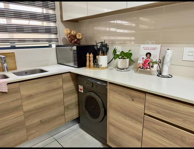 3 BEDROOM APARTMENT FOR SALE IN WATERFALL